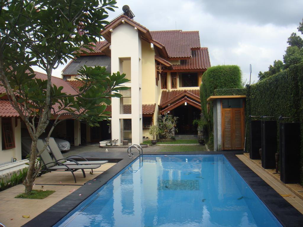 D Ajenk Boutique Guesthouse Kejayan Exteriér fotografie